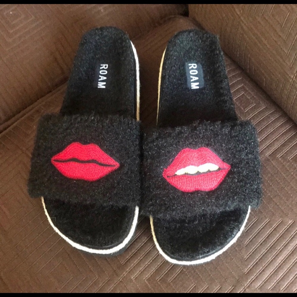 ROAM slip on sandals